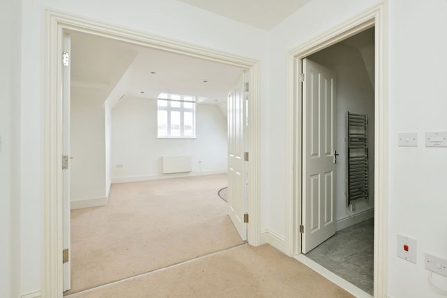 Flat for sale in Spencer Parade, Northampton