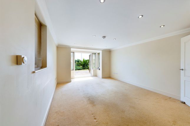 Flat for sale in 72 Dumpton Park Drive, Broadstairs