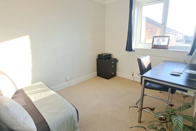 1B, Gale Moor Avenue, Gosport photo 4