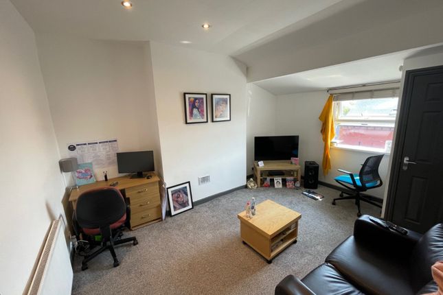 Flat 3, 15, Providence Avenue, Leeds photo 2