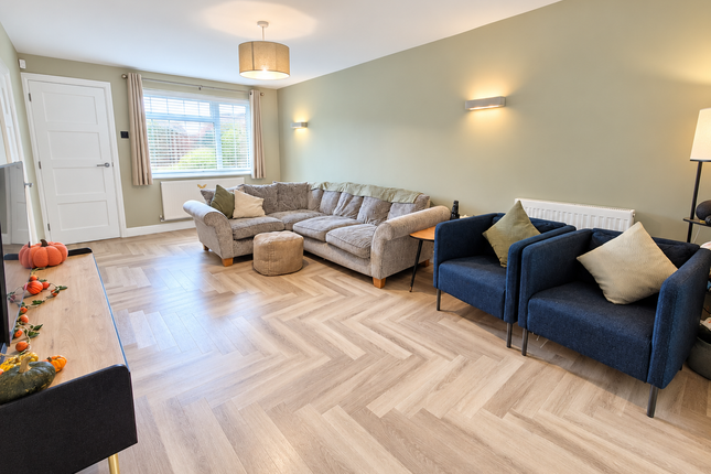 Sunbower Avenue, Dunstable photo 2