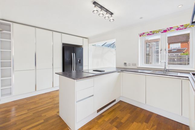 29 Edward Close, Aylesbury photo 2