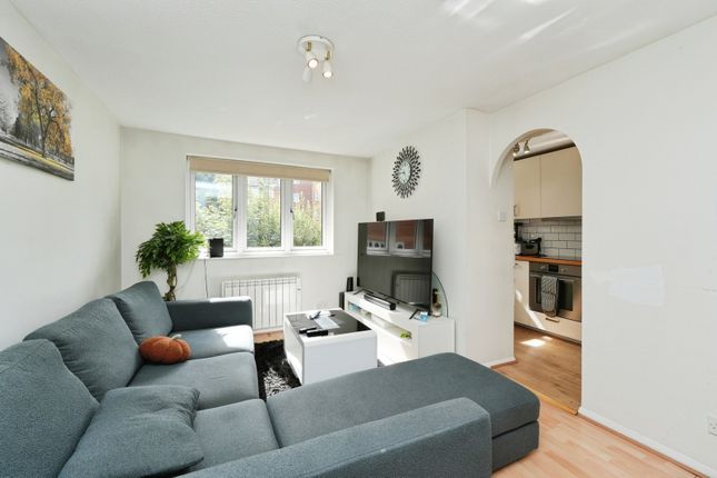 73, Armoury Road, London photo 4