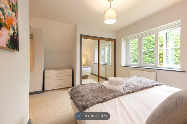 Flat, A Bassett Green Road, Southampton photo 3