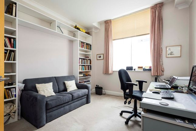 Flat for sale in 1C Belvedere Road, County Hall, Waterloo