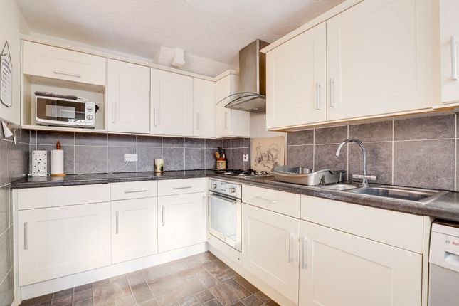18 Colindale Gardens, Nottingham photo 3