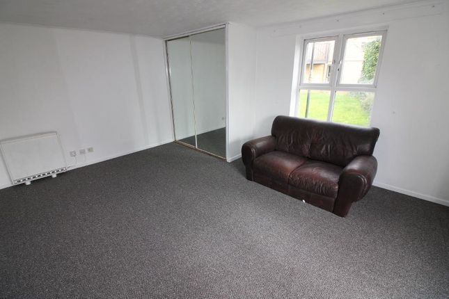 138, Studley Knapp, Milton Keynes photo 3