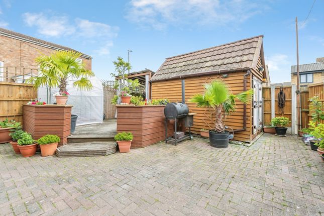 8, Pageant Close, Essex photo 4