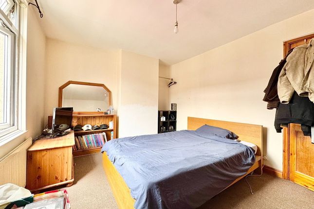 37, Gibbs Road, Banbury photo 5