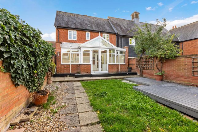 17, Dove House Drive, Henlow photo 3