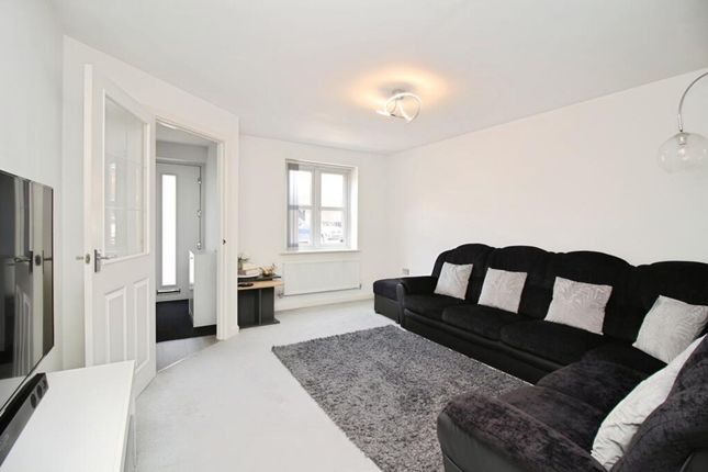 3 Wye Close, Leicester photo 3