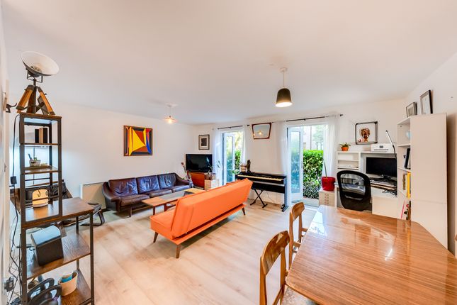 Flat 6-g1, Kempton Court, Durward Street, London photo 4