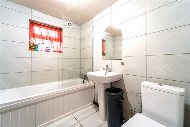 End terrace house for sale in Salt Hill Way, Slough, Slough