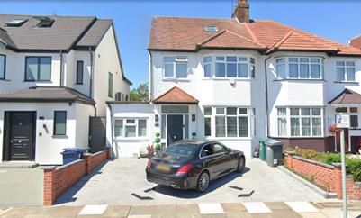 Thumbnail Property for sale in Chatsworth Avenue, Hendon, London