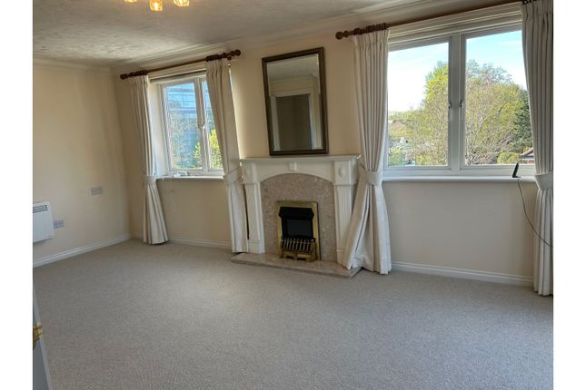34 Matthews Lodge, Station Road, Addlestone photo 2