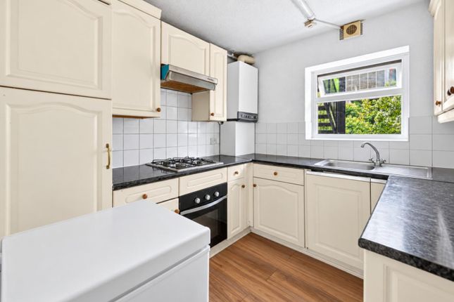 Flat 2, Western Court, Rosebank Way, Acton photo 2