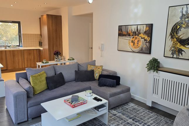 Lndn-Han975 - Flat 11 Flat 11,, Hannah Court, London photo 2