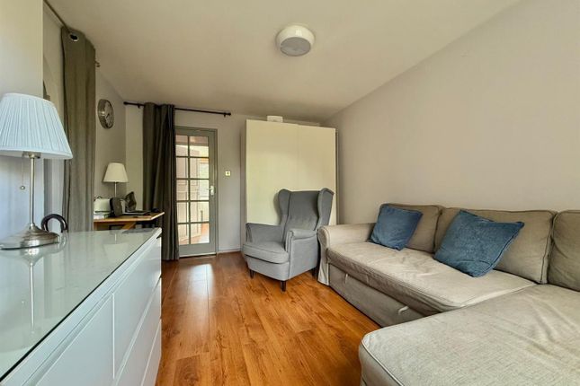 Flat, 20, Porter Close, Grays photo 2