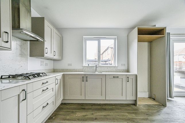 3, Crofton Road, Swindon photo 4
