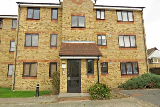 Flat to rent in Thanet House, Explorer Drive, Watford