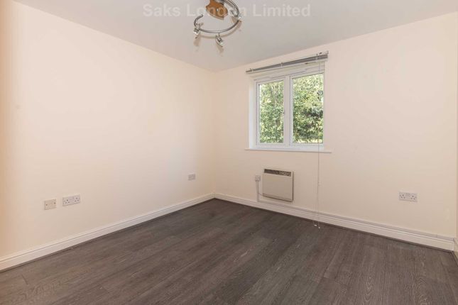 Flat for sale in Worcester Road, Sutton, Sutton