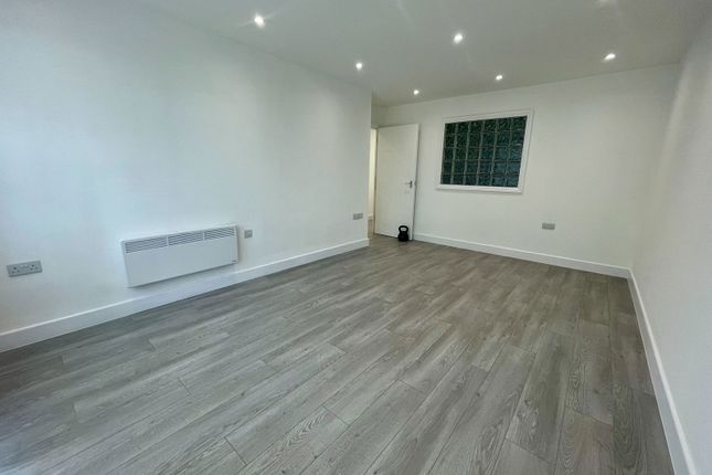 Geneva Court, 2,Flat 41, Rookery Way, London photo 4