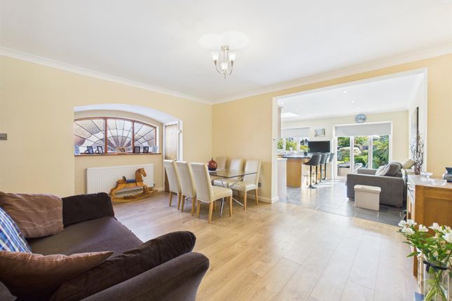 Eversley Crescent, Ruislip photo 3