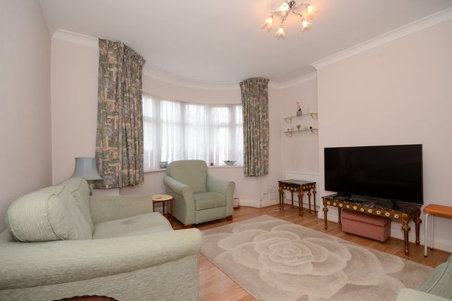 10 Green Court, Green Lane, Edgware photo 2