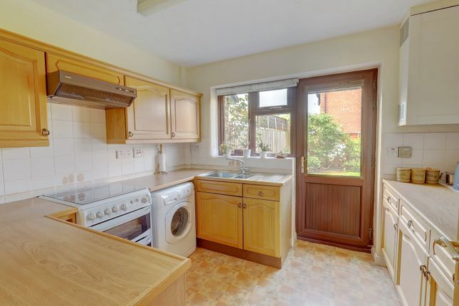 15, Clayfields, High Wycombe photo 4