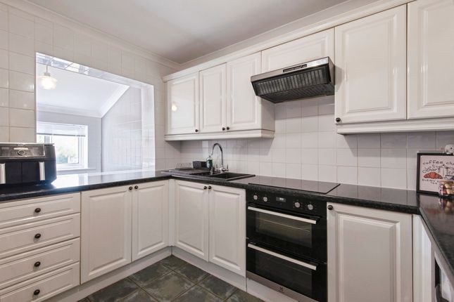 52, Skipton Close, Stevenage photo 3
