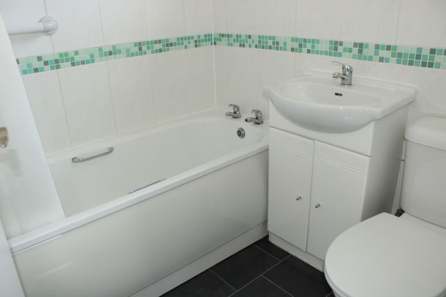 4, Prestatyn photo 3