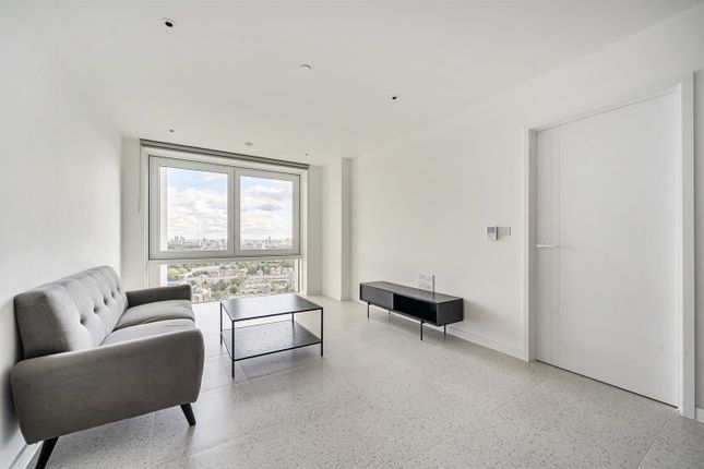 Apartment 2204, Bouchon Point, 7 Cendal Crescent, London photo 2
