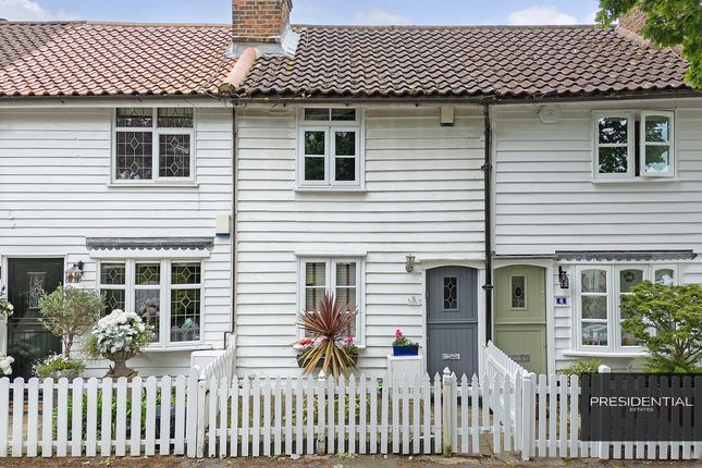Thumbnail Cottage for sale in Grove Lane, Chigwell