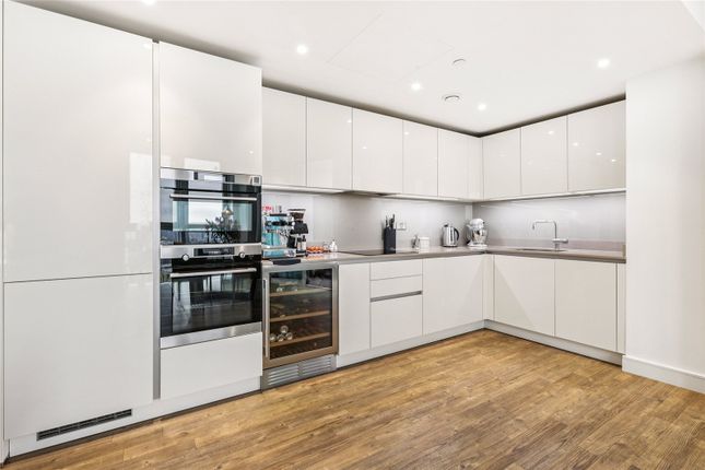 Flat 214 Gladwin Tower, 50, Wandsworth Road, London photo 4