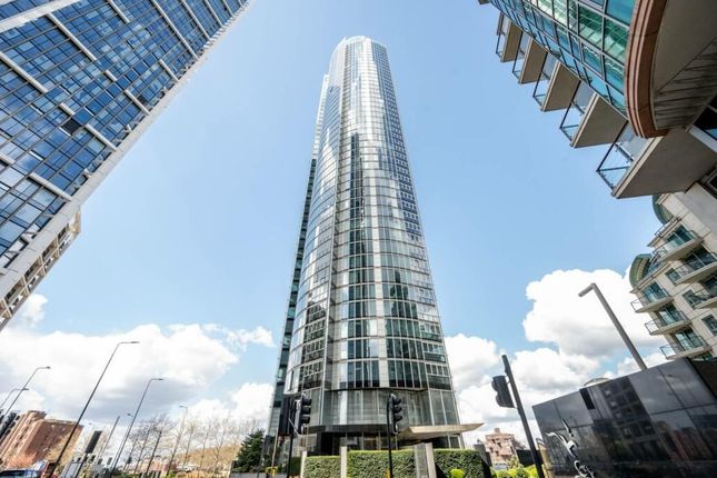 Flat to rent in The Tower, St. George Wharf, London