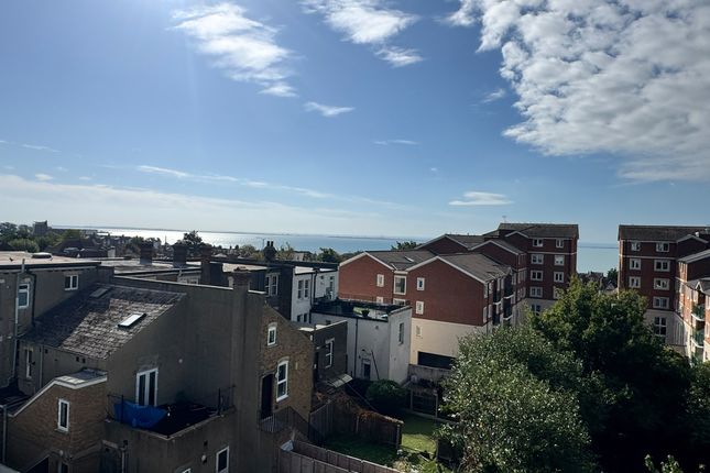 Canewdon Road, Westcliff-on-Sea photo 2