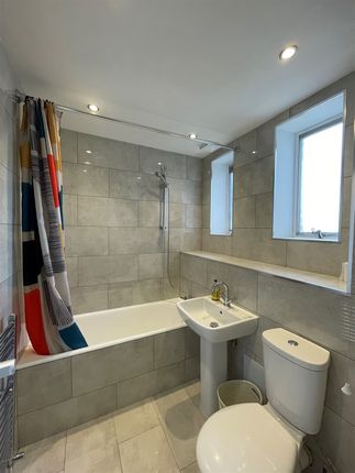 Flat 8, Courtfield House, Baldwins Gardens, London photo 2
