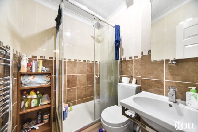 Flat for sale in Glamis Place, London