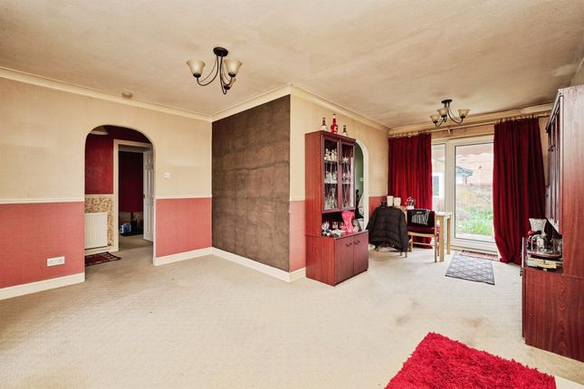 28, Birchwood, Peterborough photo 3