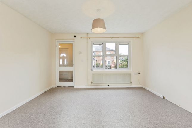 4, Tom Milford Place, Thetford photo 2
