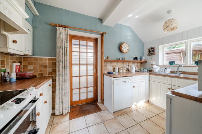 White Gables, 10, York Road, Farnham photo 3