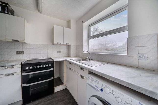 Flat 33, Cassis Court,, Chigwell Lane, Essex photo 4