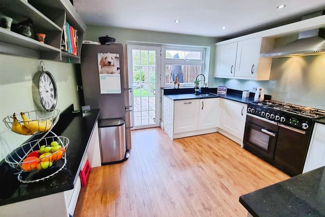 5, Howard Agne Close, Hemel Hempstead photo 2