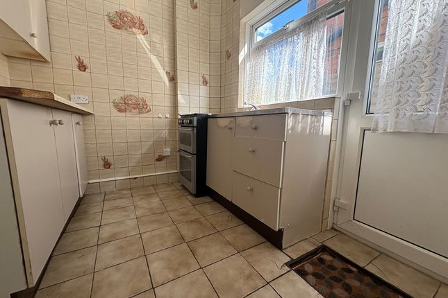 320, Humberstone Lane, Leicester photo 4