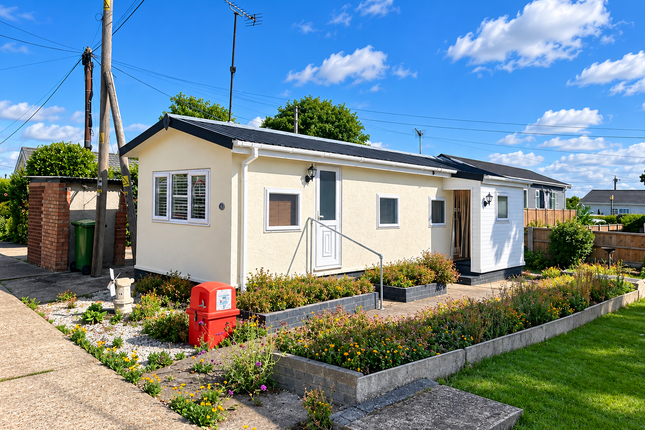 1-bed caravan on 6, Crouch Park, Hockley, £100,000