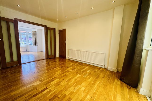 13, Brentmead Gardens, London photo 5