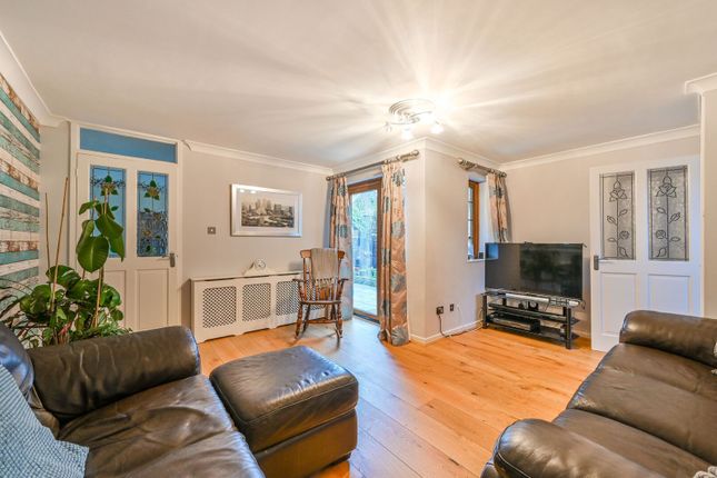 4-bed detached on West Gardens, Wapping, £700,000