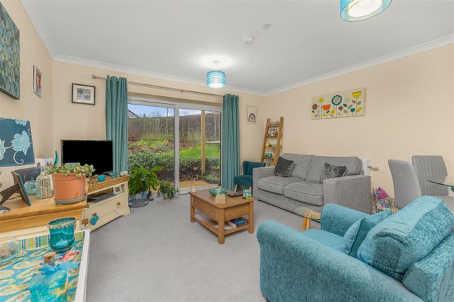 4 Park Gardens,, Bath Road, Banbury photo 2