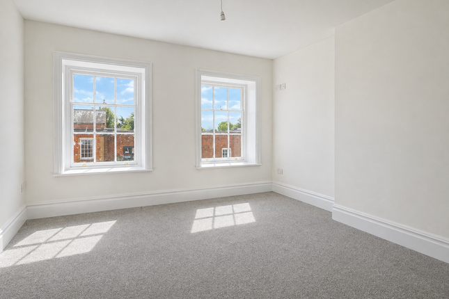 Flat 5, 90-92, Newland Street, Witham photo 2