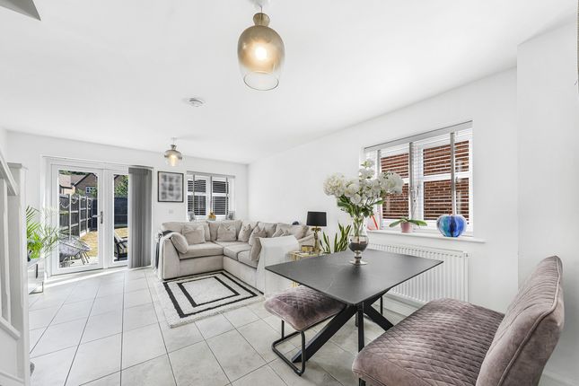 27, Caley Close, Hockley photo 4